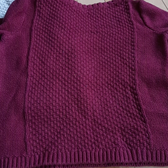 2 sweaters - Picture 3 of 3